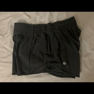 Lululemon - Hotty Hot High-Rise Line Short 2.5” in Black